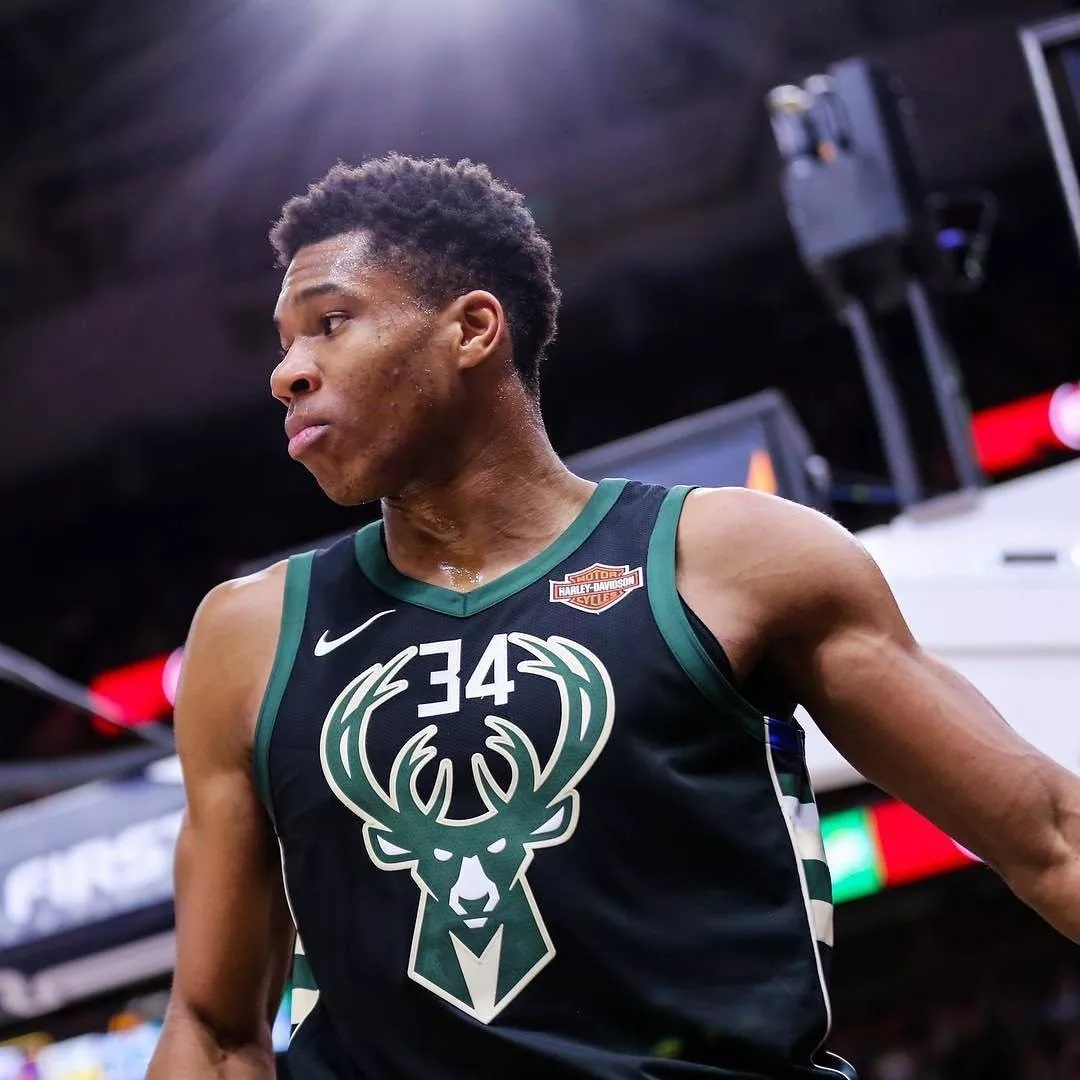 联想天禧AI足球智能体正式上线，亮相咪咕世界杯抽签夜直播（联想天禧AI足球智能体重磅上线，于咪咕世界杯抽签之夜直播首秀）