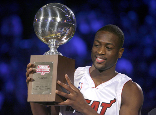 卡佩罗：米兰赢拉齐奥太费劲，在圣西罗他们应该始终主导比赛（卡佩罗：米兰击败拉齐奥太吃力，坐镇圣西罗理应主导比赛）