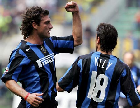 李弘权：新赛季自己寻求稳定，与外援关系亲密到有点“烦”（李弘权谈新赛季：力求稳定，和外援亲密到略感“烦”）