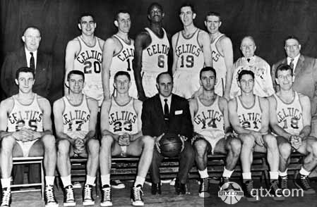 六台记者：不知道皇马在打什么，不如明天就请回穆里尼奥（六台记者质疑皇马踢法：不如明天就请穆里尼奥回归）