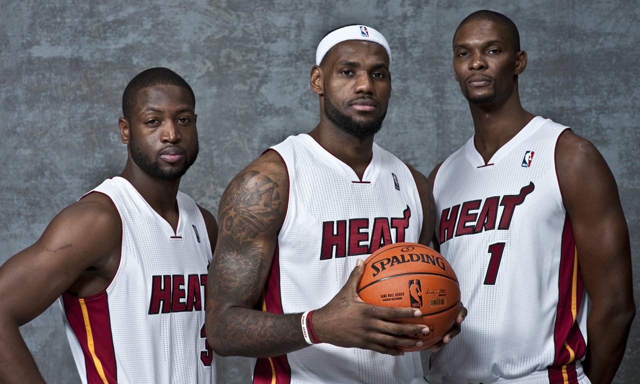 本赛季东契奇缺席时里夫斯场均40分10助攻，今日三节36+9（东契奇缺阵的本季里，里夫斯场均40分10助；今日仅三节已拿36分9助）