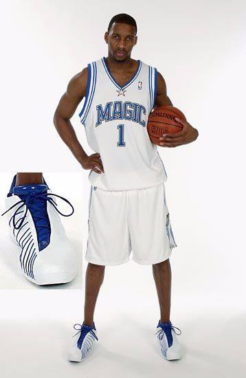 萨格斯因左臀伤势退赛：一场意外让传奇球员黯然离场（萨格斯左臀受伤中途退赛：意外突发令这位传奇遗憾离场）