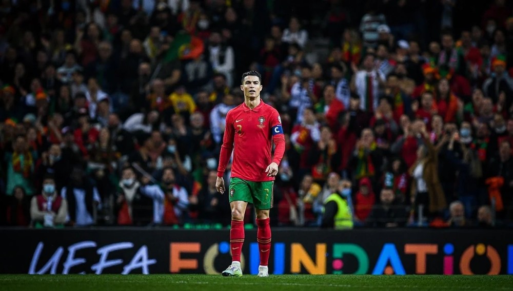 老佛爷祝贺克罗斯获德国骑士十字勋章：曾拥有过你是一种荣幸（老佛爷恭贺克罗斯荣膺德国骑士十字勋章：拥有你，我们何其有幸）