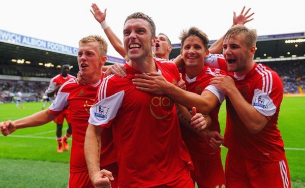 巴萨王者归来！费兰托雷斯帽子戏法领衔三连胜，欧冠复仇战即将打响（巴萨强势回归！费兰·托雷斯戴帽领衔三连胜，欧冠复仇战在即）