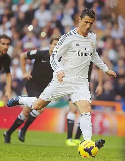 国家德比预演对攻战 皇马神锋或率队复仇巴萨（国家德比前哨战火力全开 皇马锋霸或领衔复仇巴萨）