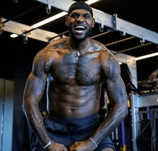 芬奇：很多球队接球发动进攻很快换防也快，我们每次都慢半拍（芬奇：对手接球就推进、换防迅速，我们总比别人慢一拍）