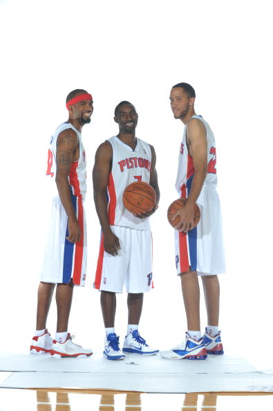 惊魂一分钟！约基奇两罚全中 爱德华兹绝平三分，森林狼VS掘金进加时（惊险读秒：约基奇两罚稳进，爱德华兹绝平三分，森林狼与掘金战至加时）